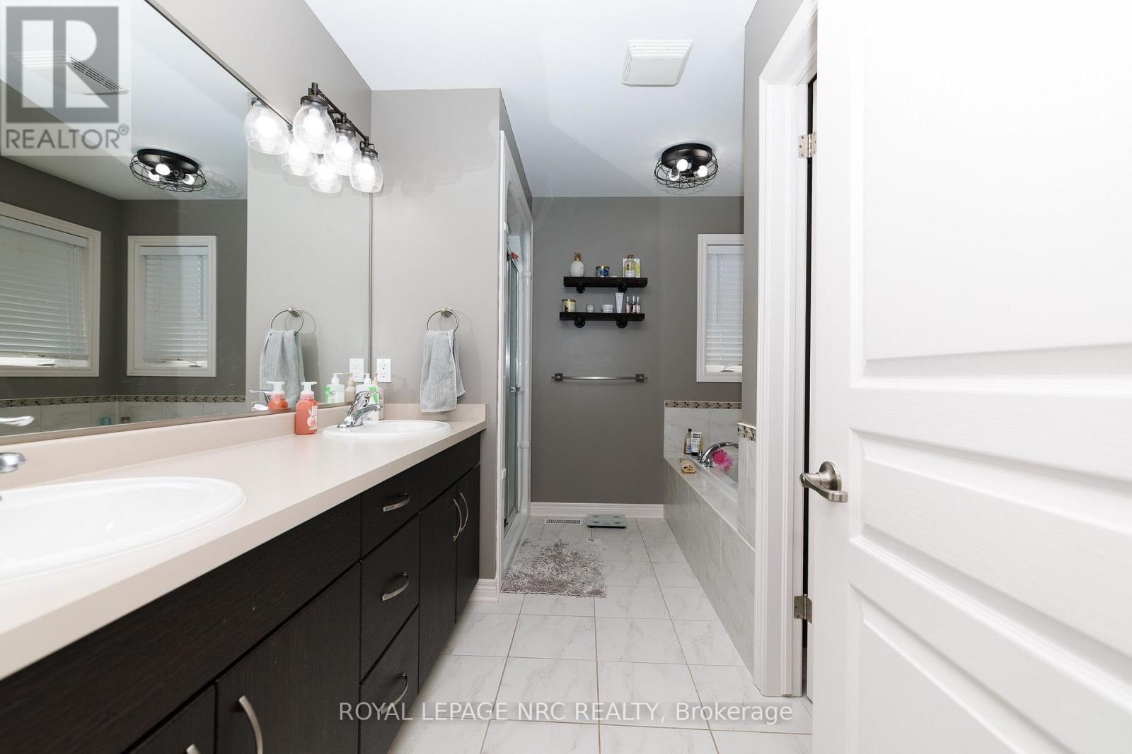 12 Wilfrid Laurier Crescent, St. Catharines, Ontario  L2P 0A4 - Photo 22 - X13564128