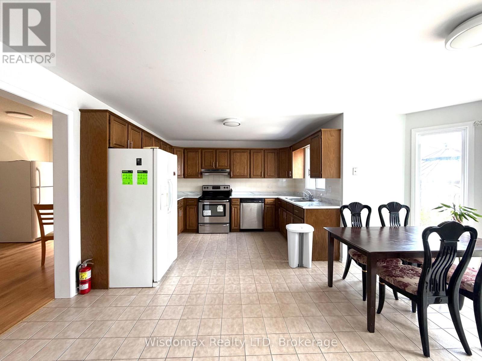 1 Crysler Crescent, Thorold, Ontario  L2V 5V2 - Photo 4 - X13565100