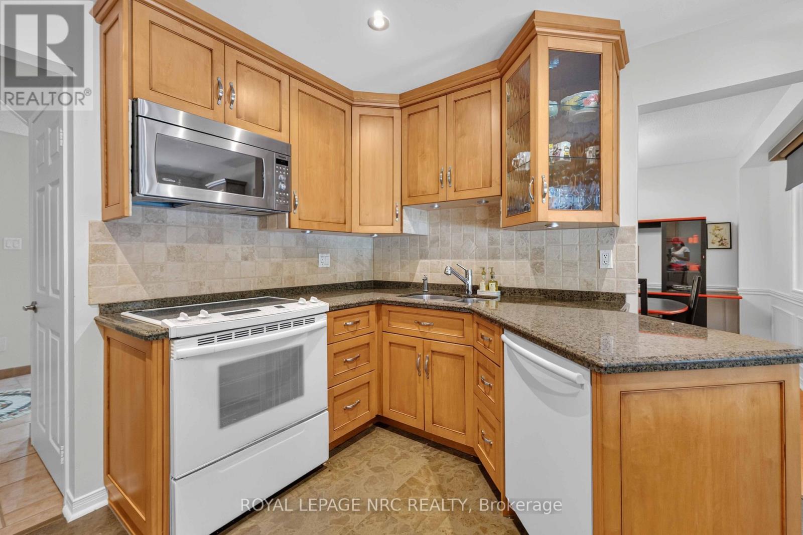51 Forestview Drive, Hamilton, Ontario  L9H 6M7 - Photo 13 - X13566718