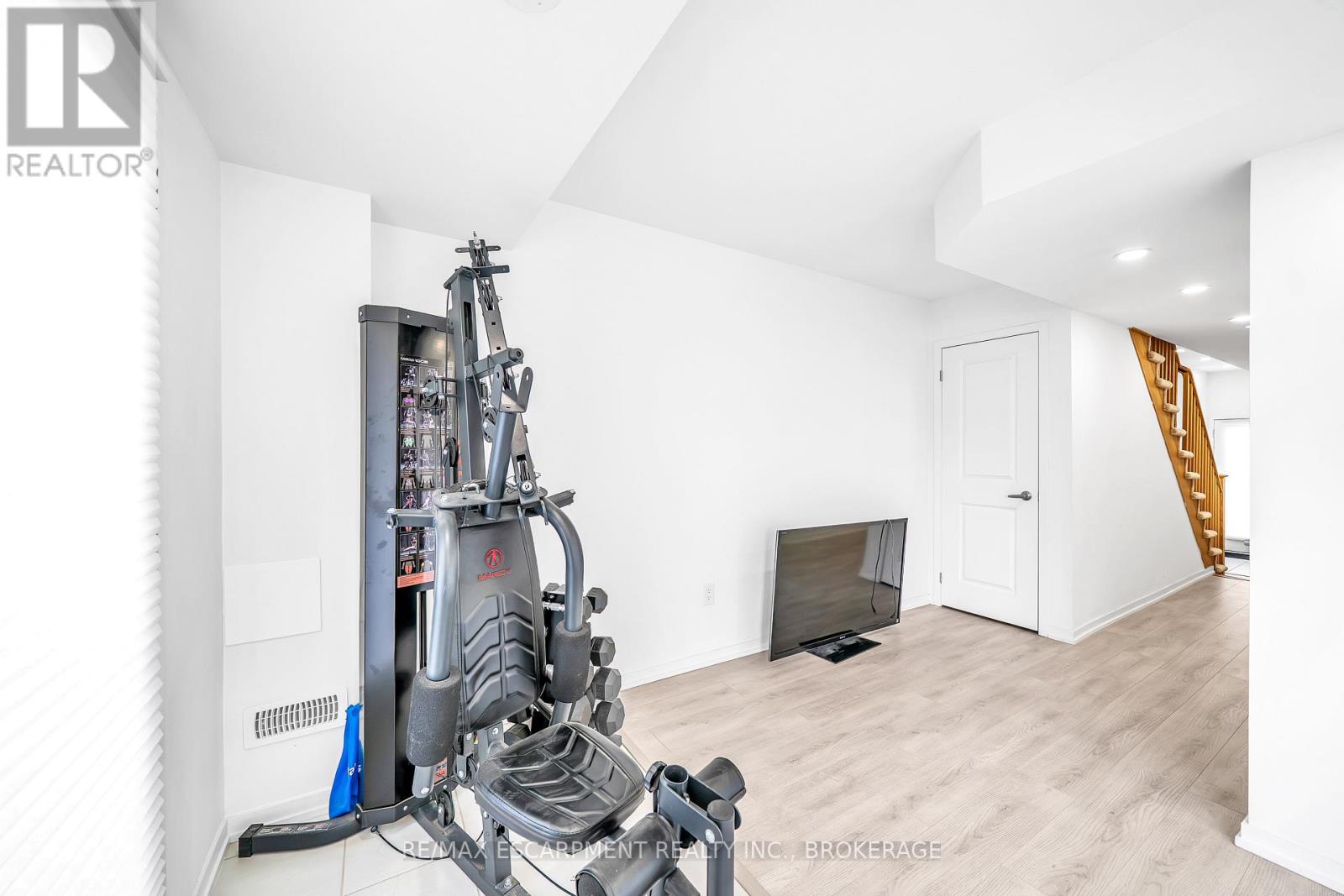 31 Pegler Street, Ajax, Ontario  L1S 7M3 - Photo 6 - E13568004