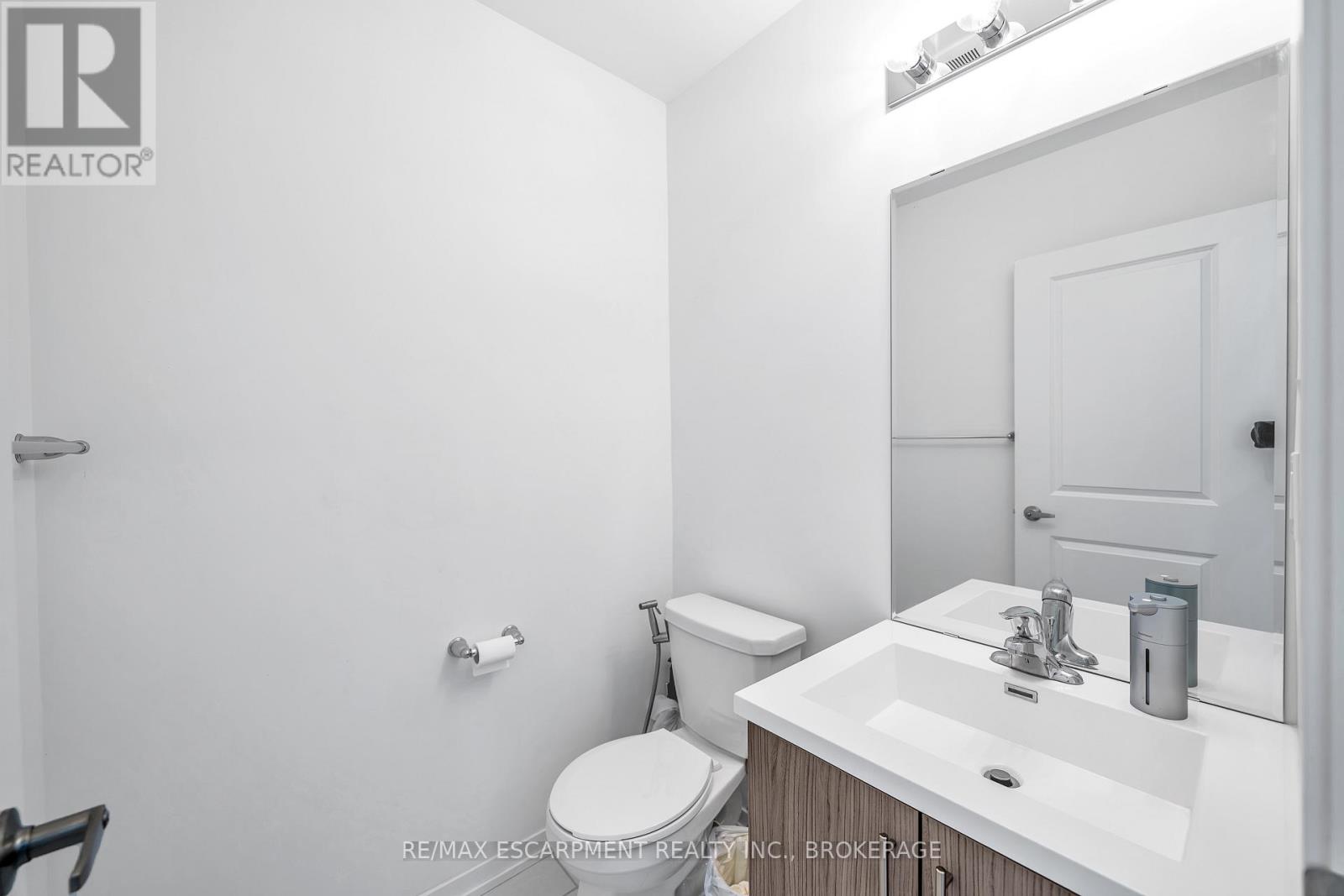 31 Pegler Street, Ajax, Ontario  L1S 7M3 - Photo 7 - E13568004