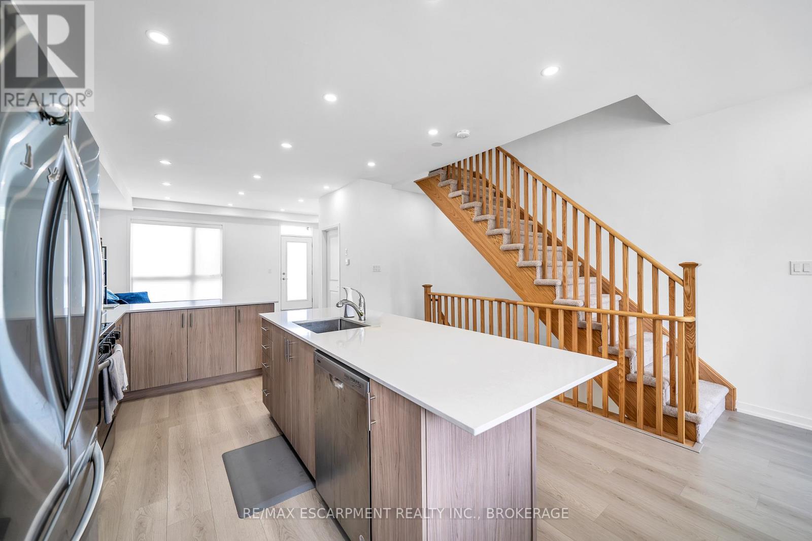 31 Pegler Street, Ajax, Ontario  L1S 7M3 - Photo 8 - E13568004