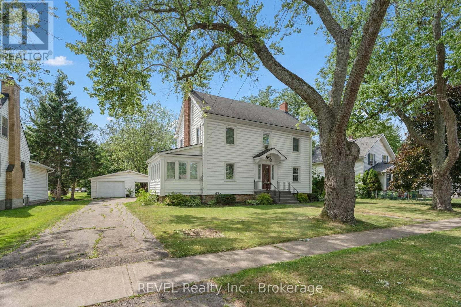 166 North Street N, Fort Erie, Ontario  L2A 3R7 - Photo 2 - X13568098