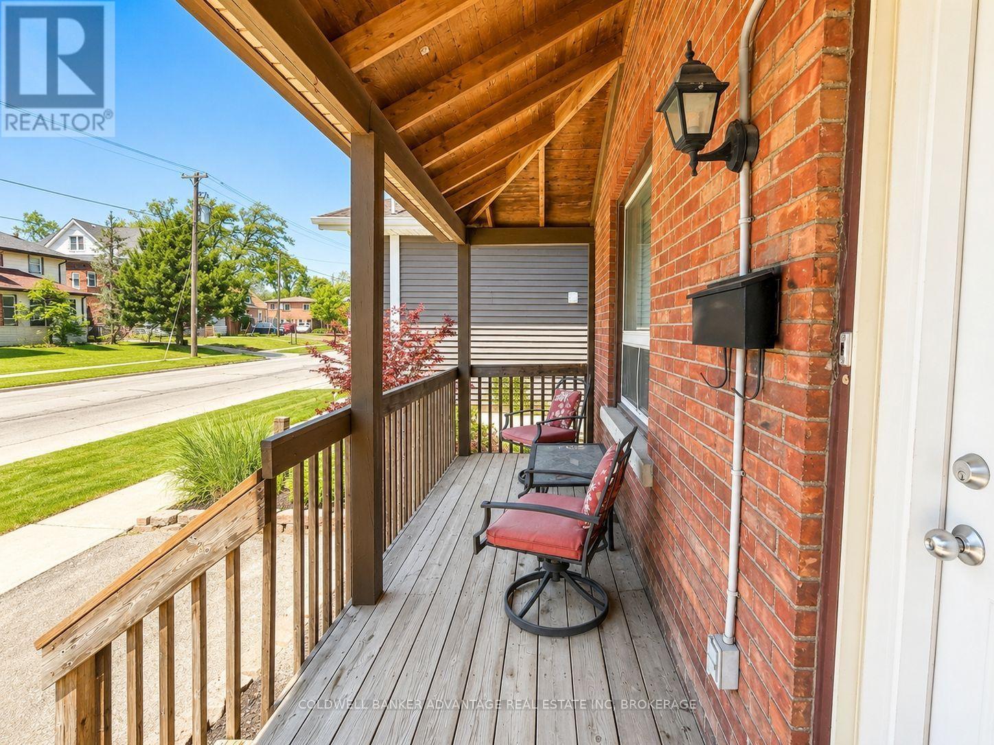 64 Pine Street N, Thorold, Ontario  L2V 2N9 - Photo 3 - X13568416