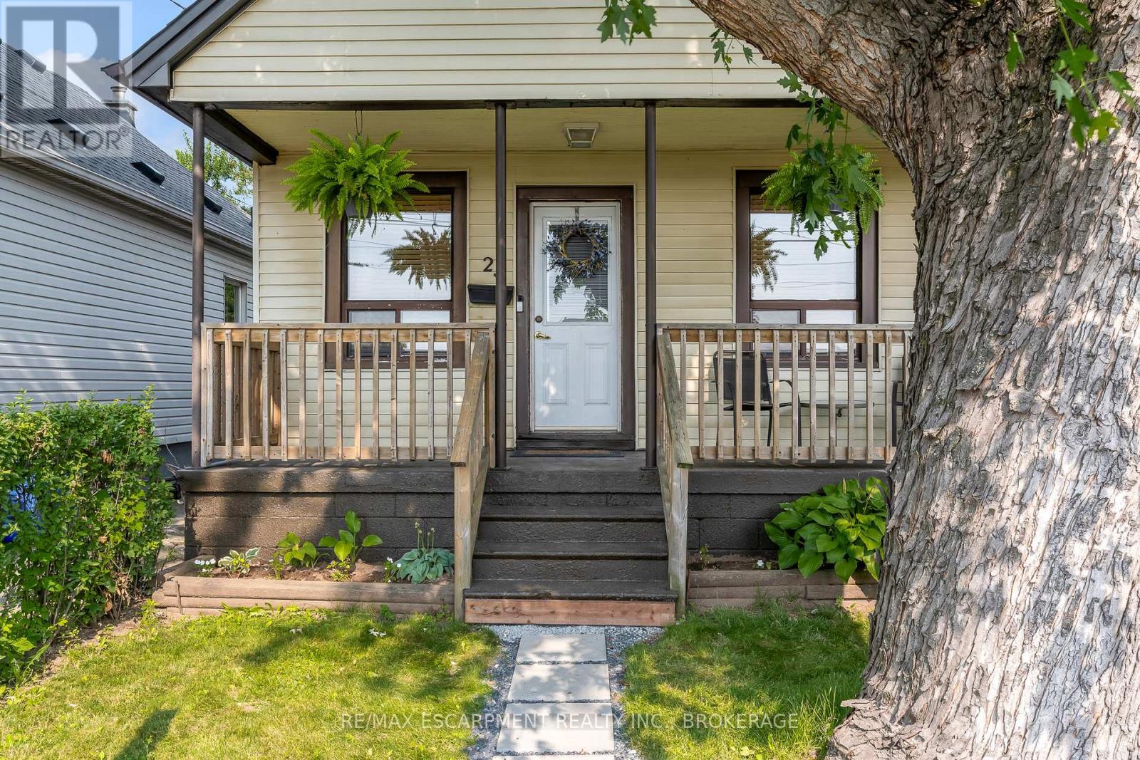 25 Mckinstry Street, Hamilton, Ontario  L8L 6C2 - Photo 2 - X13569296