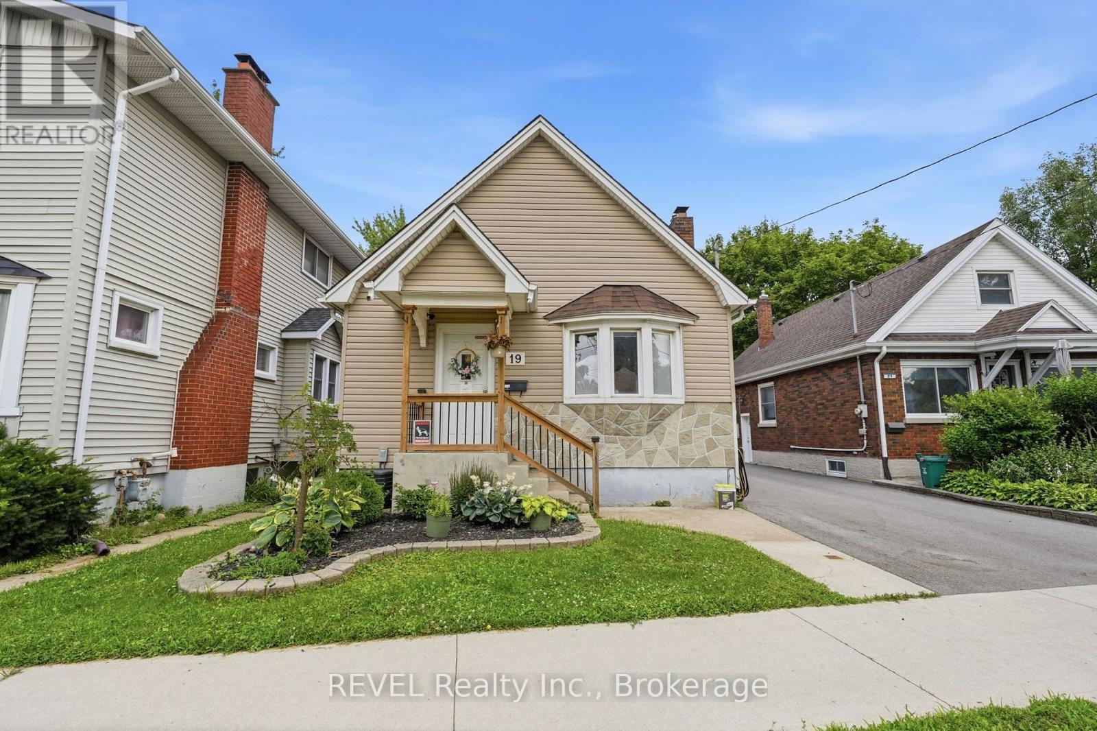 19 LEEPER STREET, St. Catharines, Ontario