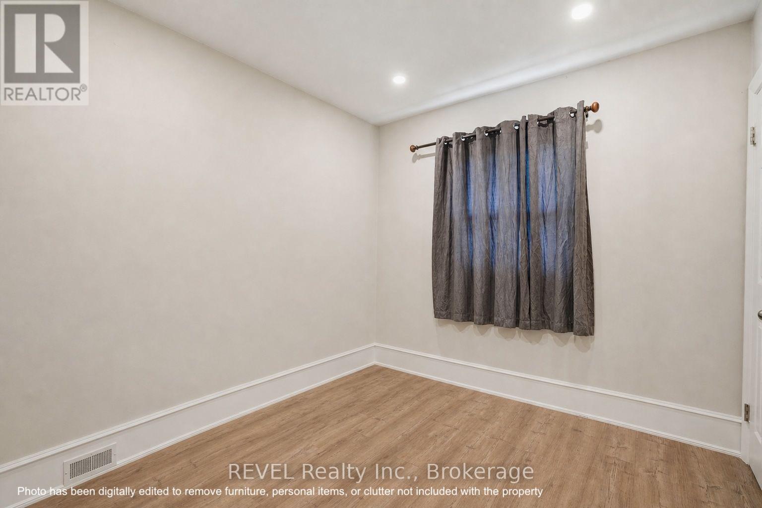 19 Leeper Street, St. Catharines, Ontario  L2S 2M9 - Photo 13 - X13569428