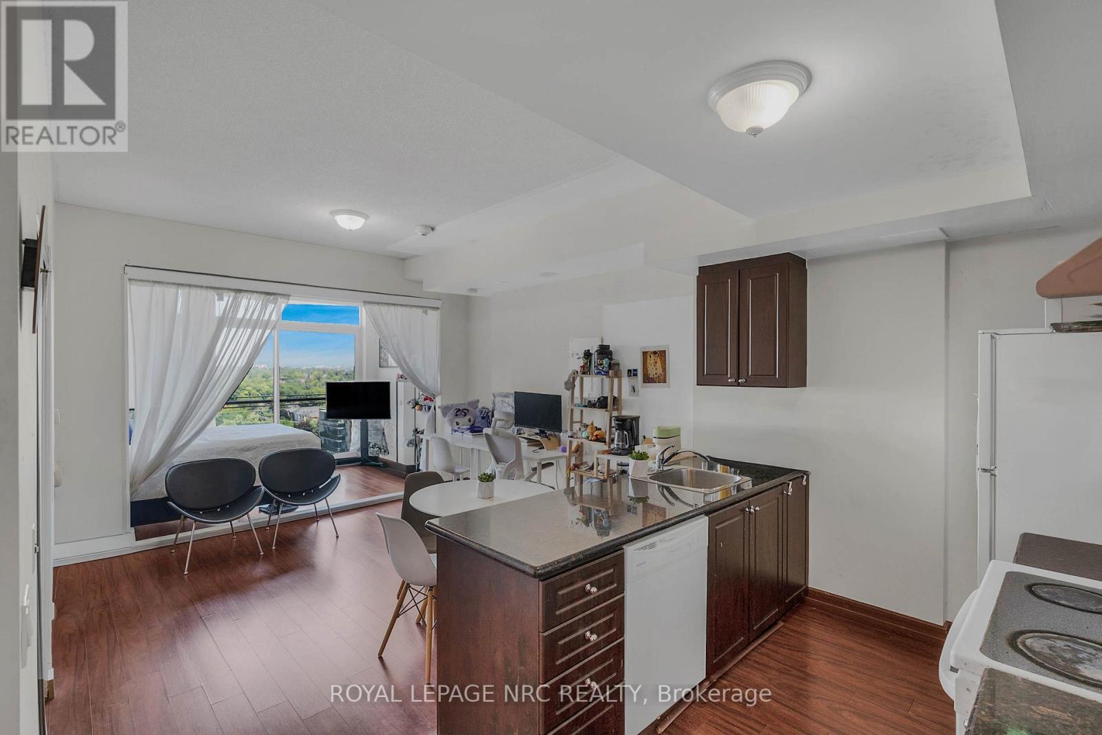 Ph 6 - 15 Maplewood Avenue, Toronto, Ontario  M6C 4B4 - Photo 7 - C13569798