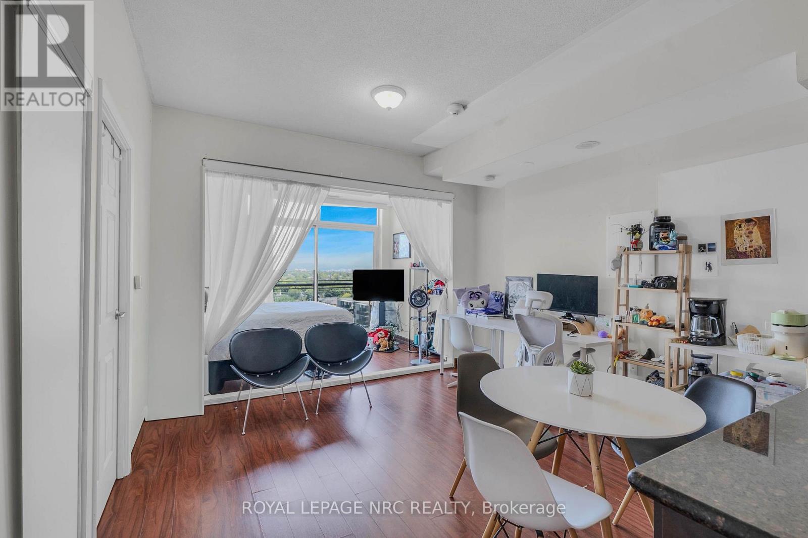 Ph 6 - 15 Maplewood Avenue, Toronto, Ontario  M6C 4B4 - Photo 9 - C13569798