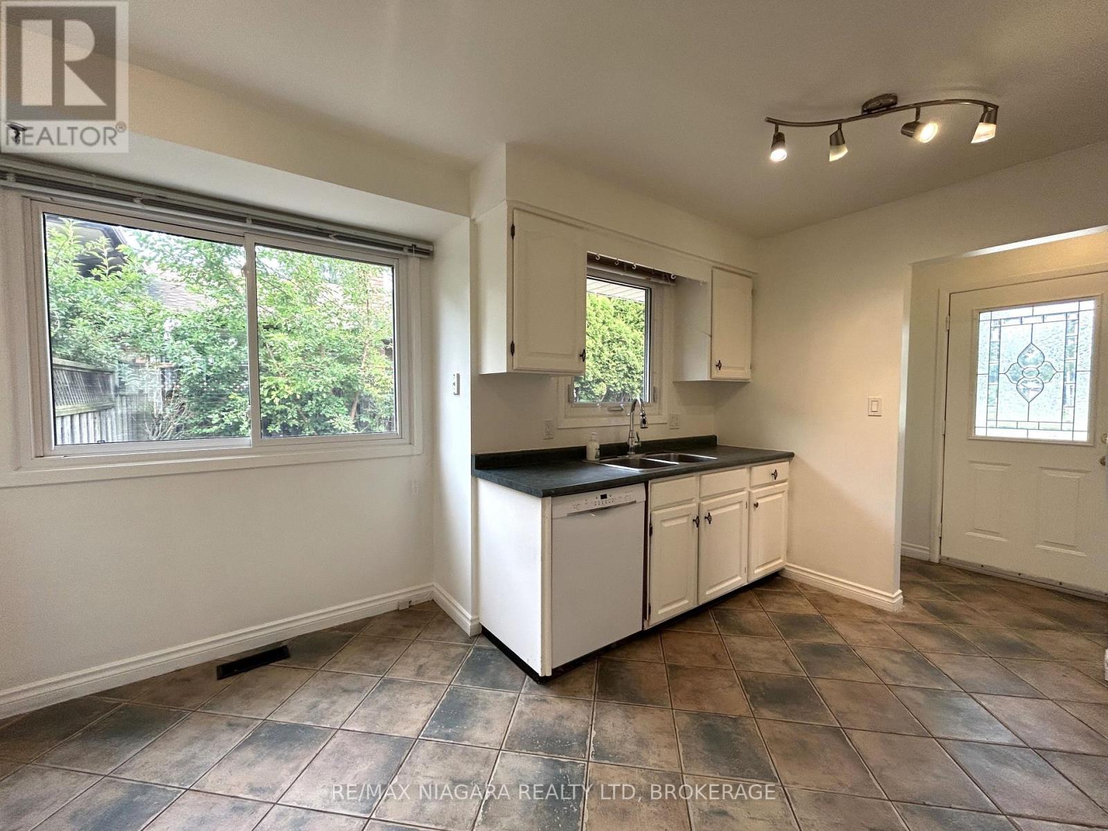 26 Friars Court, St. Catharines, Ontario  L2N 6B5 - Photo 11 - X13570122