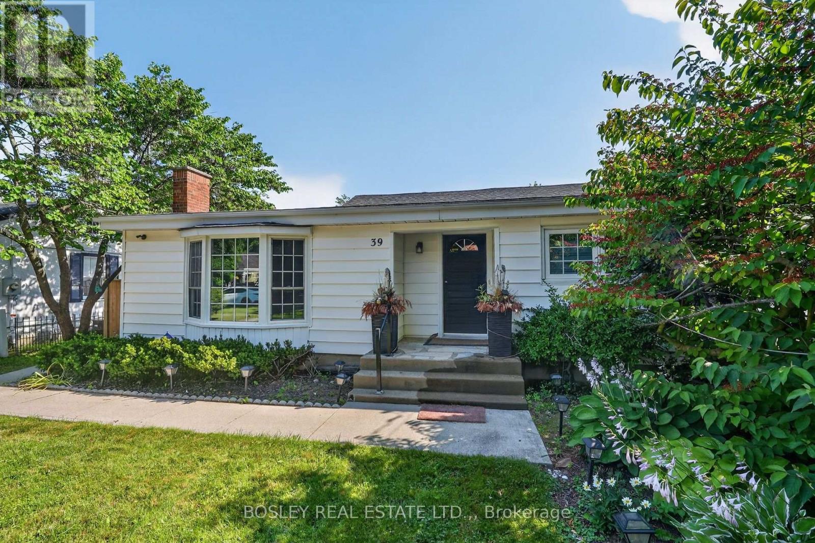 39 Platoff Street, Niagara-On-The-Lake, Ontario  L0S 1J0 - Photo 2 - X13570634
