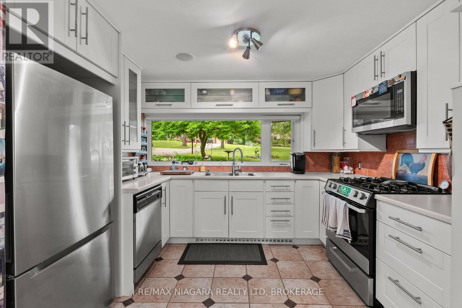 46 Melrose Drive, Niagara-On-The-Lake, Ontario  L0S 1J0 - Photo 14 - X13570650