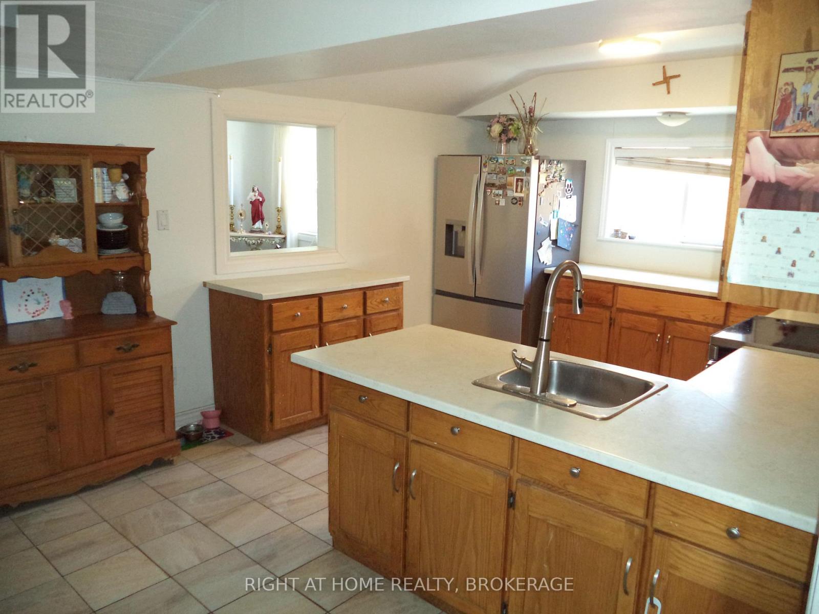 18 Almond Street, St. Catharines, Ontario  L2T 1E9 - Photo 11 - X13570866
