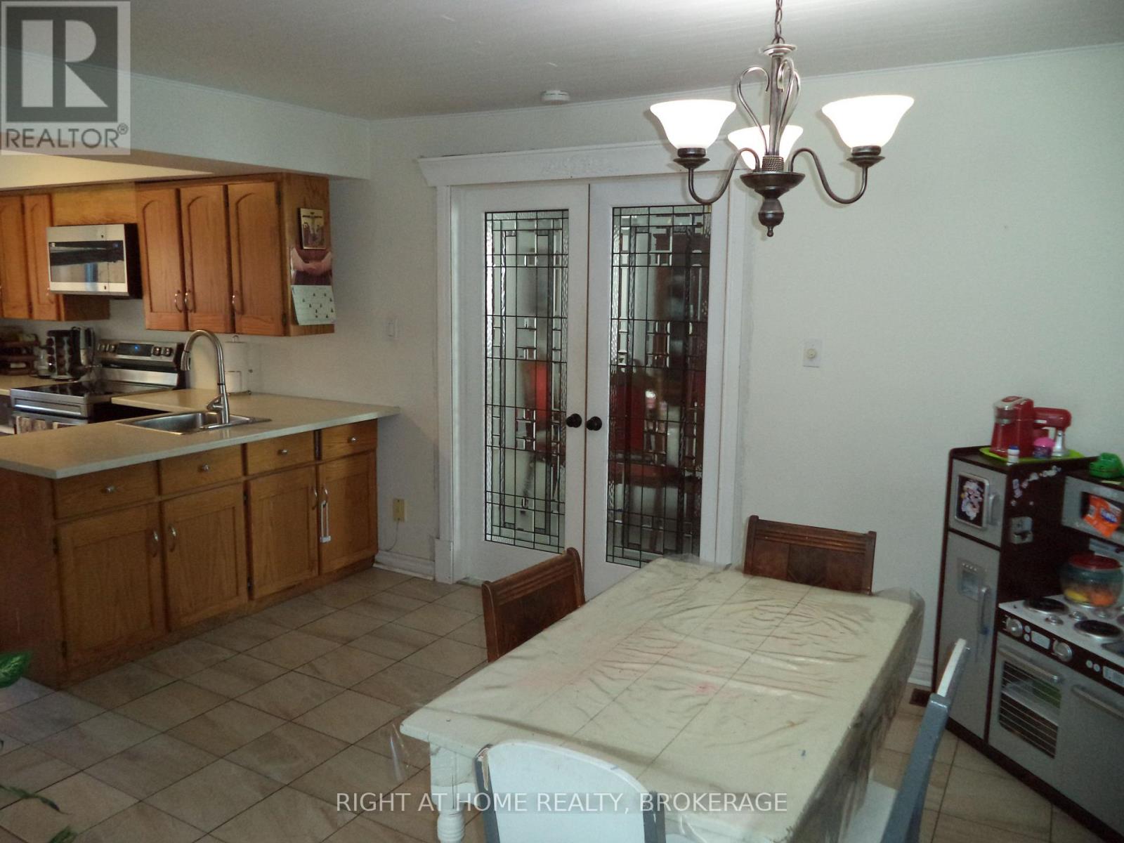 18 Almond Street, St. Catharines, Ontario  L2T 1E9 - Photo 12 - X13570866