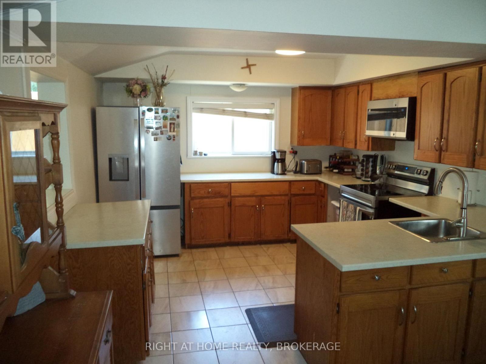 18 Almond Street, St. Catharines, Ontario  L2T 1E9 - Photo 13 - X13570866