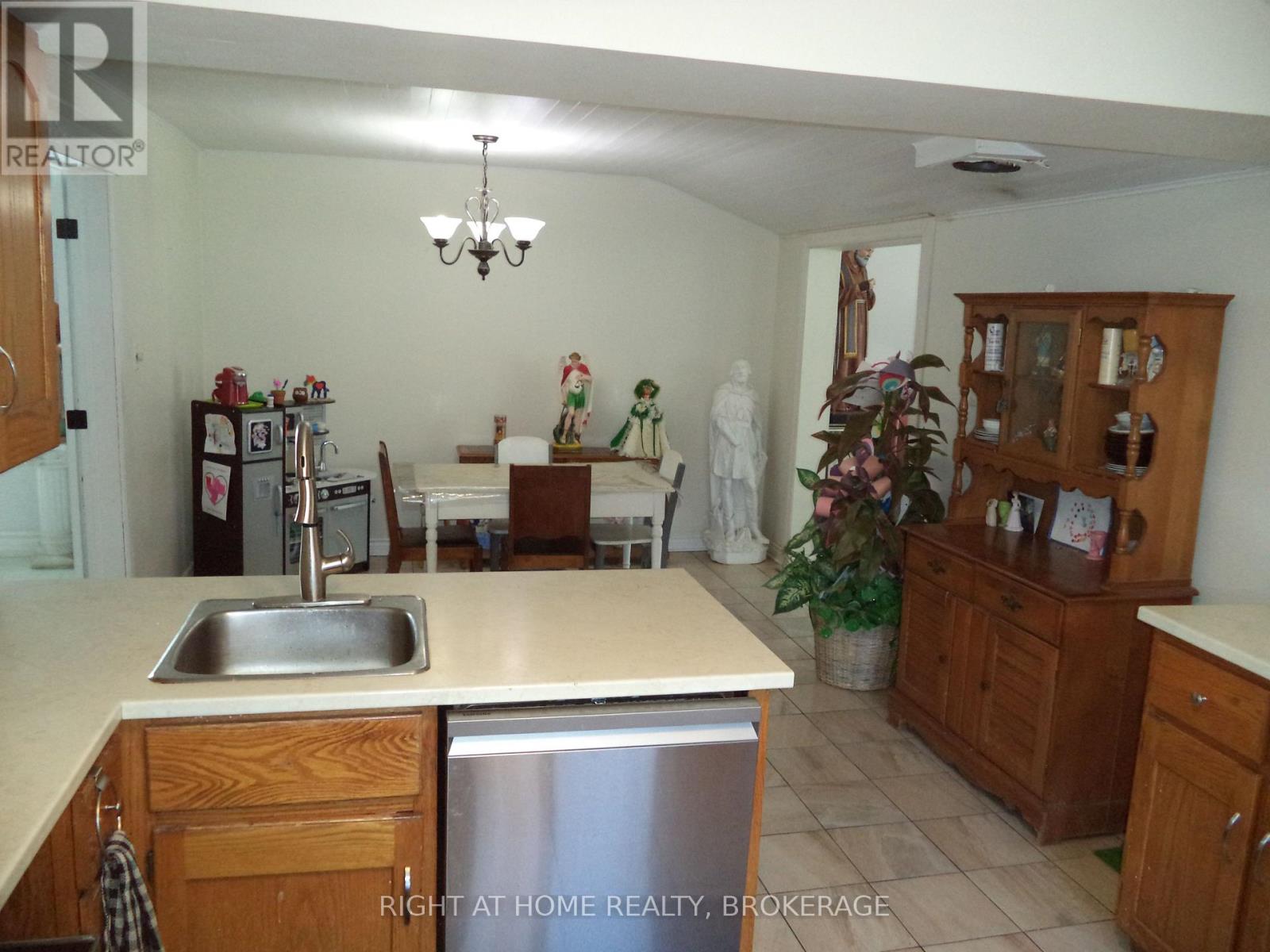 18 Almond Street, St. Catharines, Ontario  L2T 1E9 - Photo 14 - X13570866