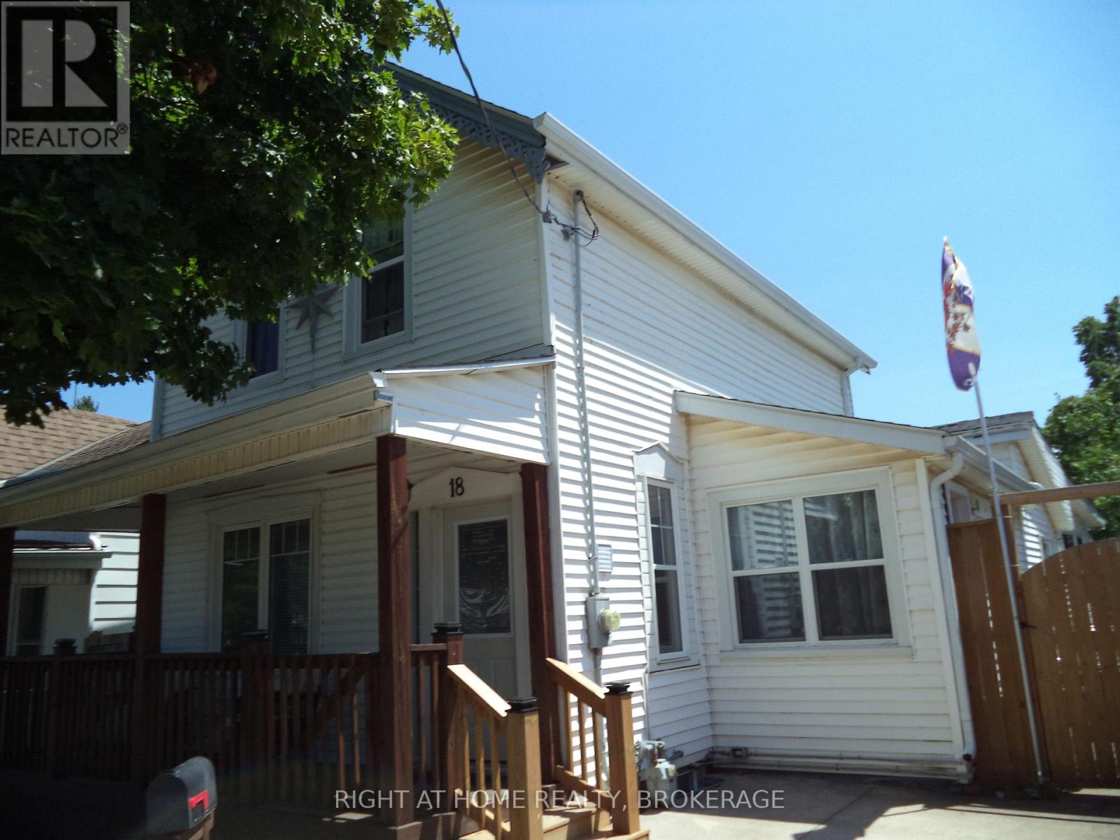 18 Almond Street, St. Catharines, Ontario  L2T 1E9 - Photo 2 - X13570866