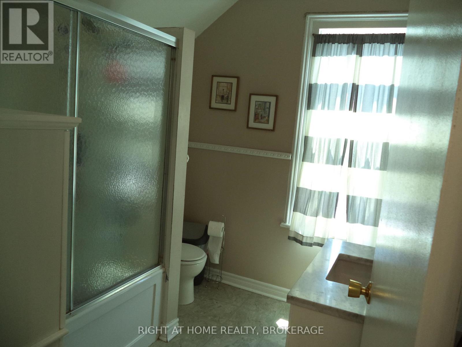 18 Almond Street, St. Catharines, Ontario  L2T 1E9 - Photo 31 - X13570866