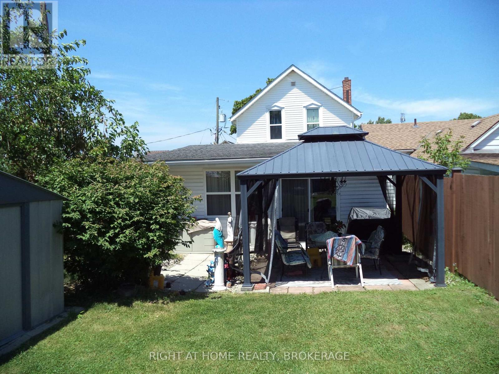 18 Almond Street, St. Catharines, Ontario  L2T 1E9 - Photo 6 - X13570866