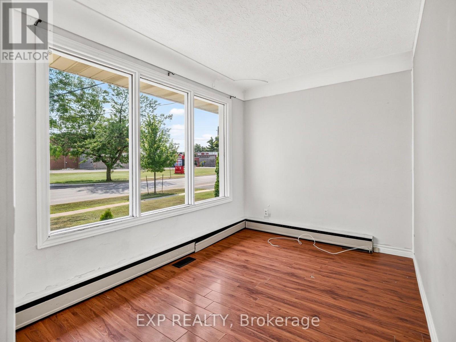 151 Wellington Street, Welland, Ontario  L3B 1B4 - Photo 4 - X13570986