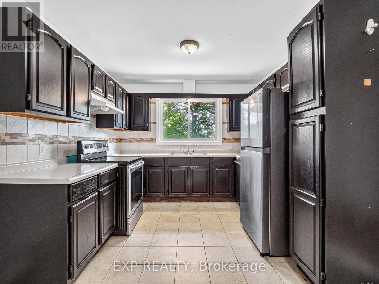 151 Wellington Street, Welland, Ontario  L3B 1B4 - Photo 8 - X13570986