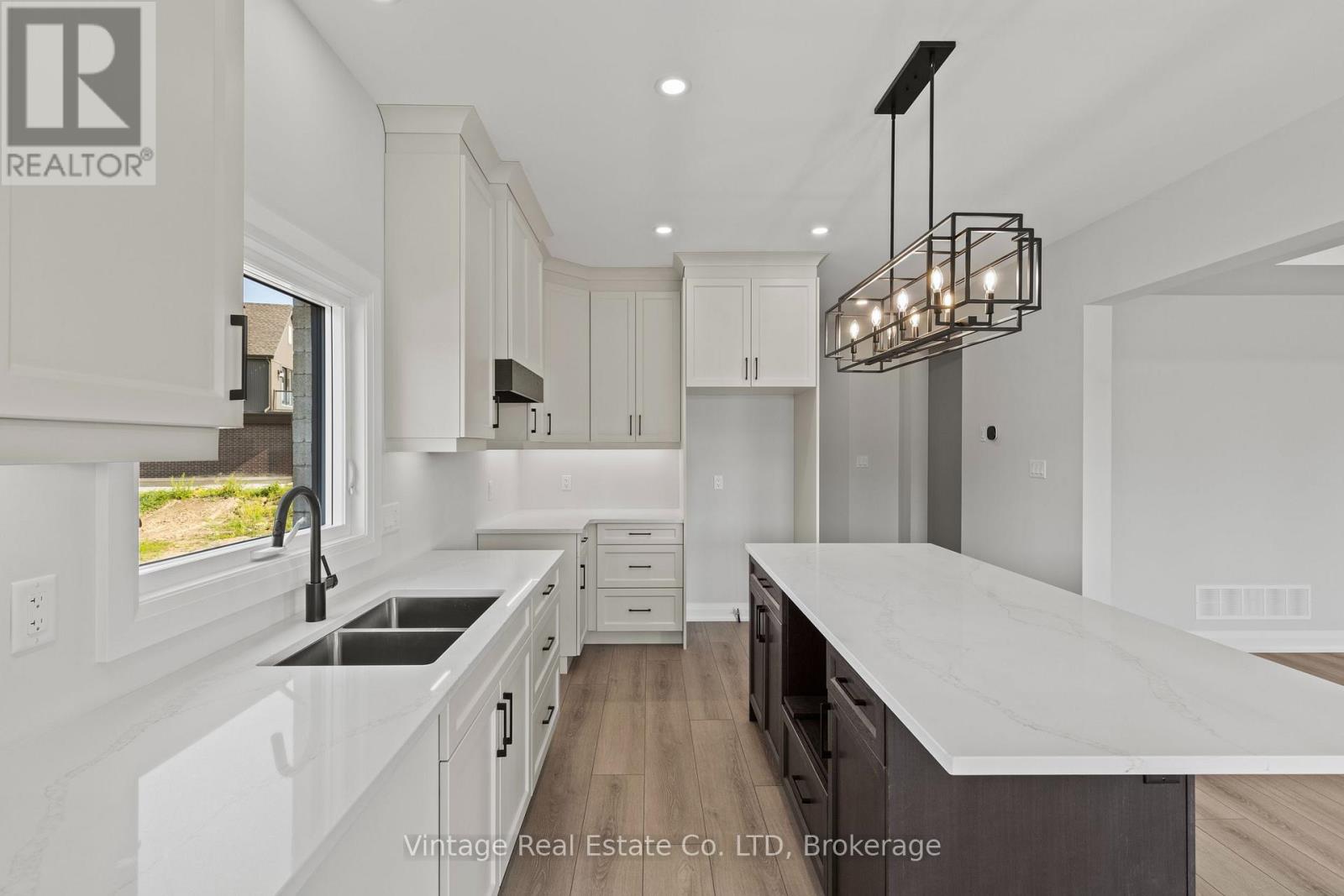 7455 Majestic Trail, Niagara Falls, Ontario  L2H 3V9 - Photo 6 - X13571020