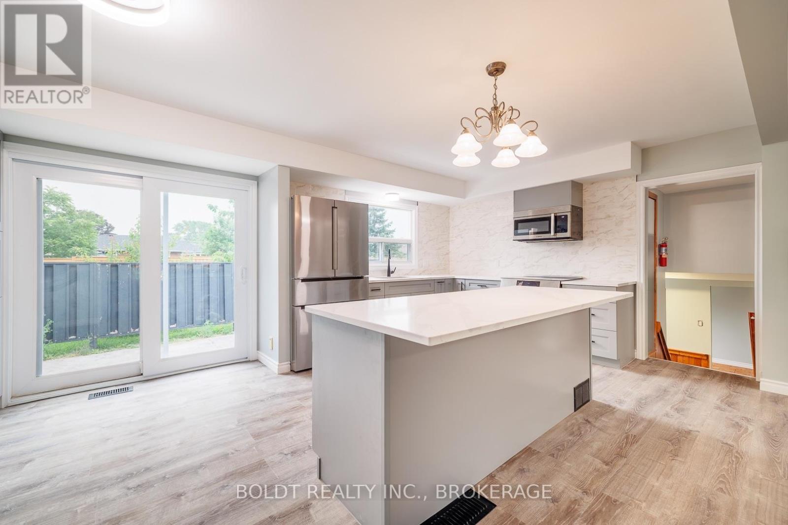 8 Pamela Drive, Thorold, Ontario  L2V 2X8 - Photo 11 - X13571730