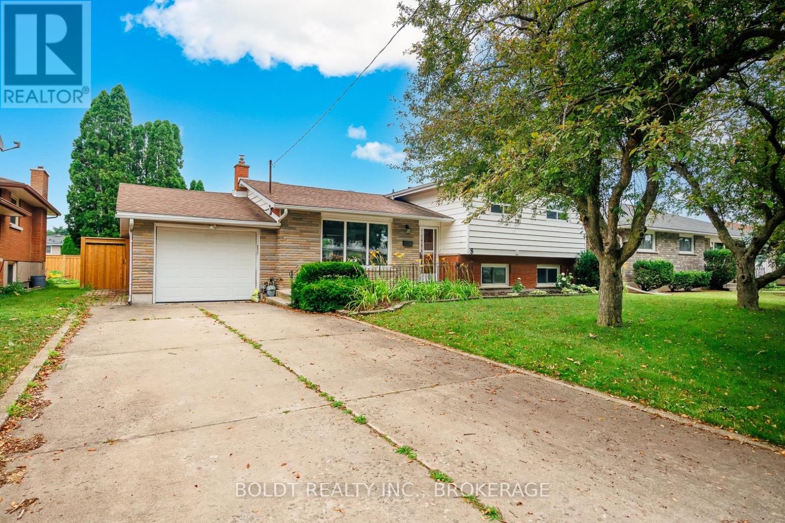 8 Pamela Drive, Thorold, Ontario  L2V 2X8 - Photo 2 - X13571730