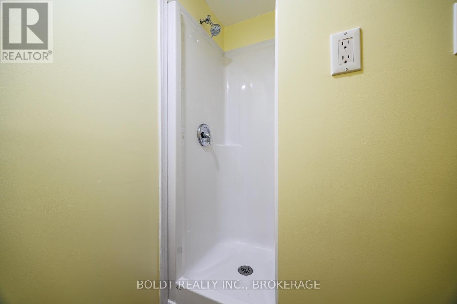 8 Pamela Drive, Thorold, Ontario  L2V 2X8 - Photo 24 - X13571730