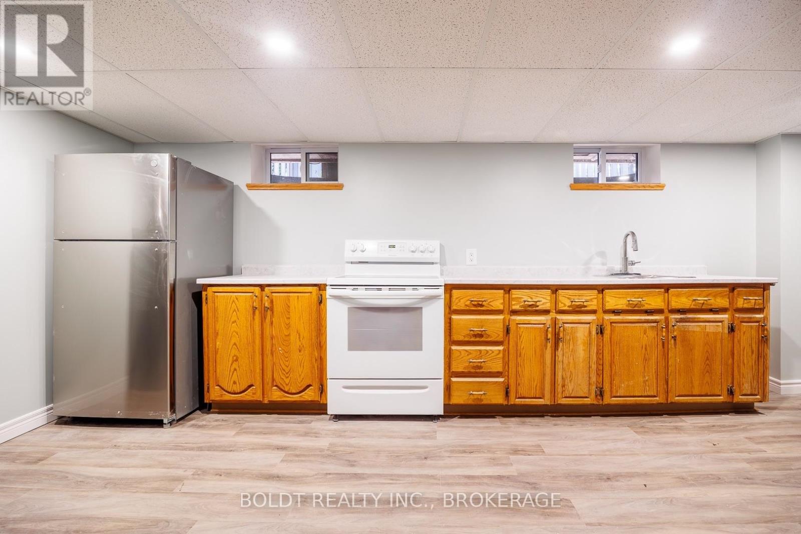 8 Pamela Drive, Thorold, Ontario  L2V 2X8 - Photo 25 - X13571730