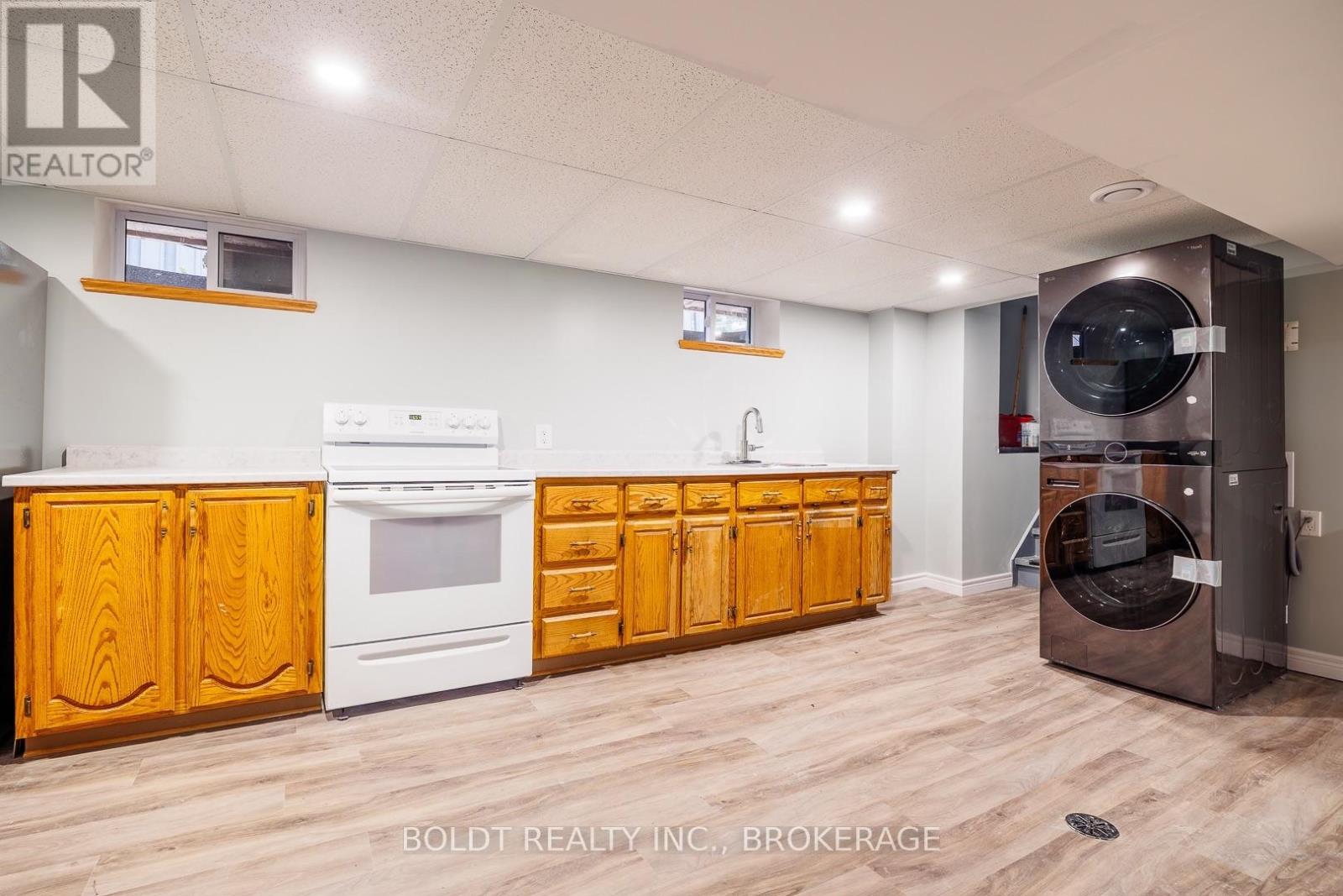 8 Pamela Drive, Thorold, Ontario  L2V 2X8 - Photo 26 - X13571730