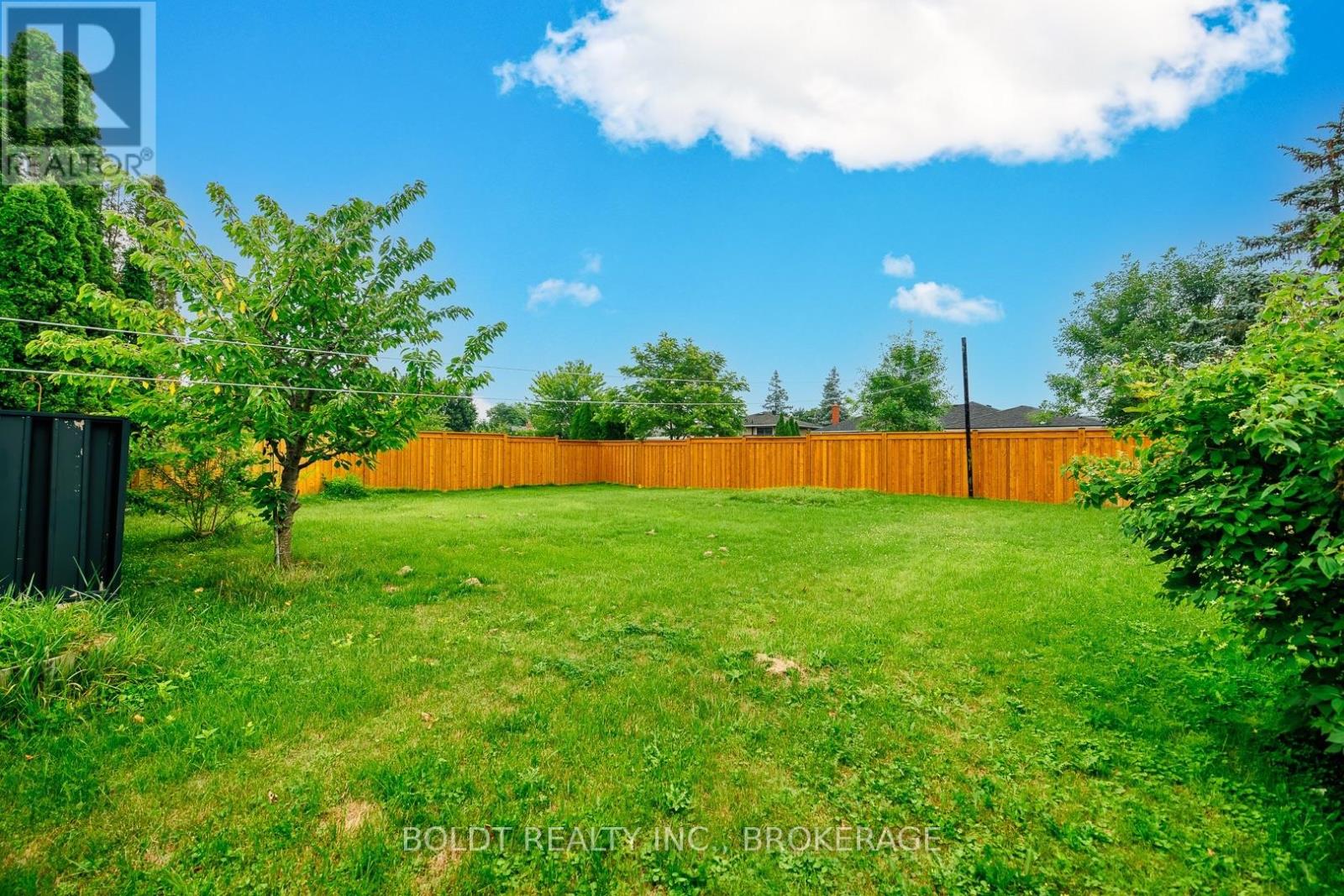8 Pamela Drive, Thorold, Ontario  L2V 2X8 - Photo 6 - X13571730
