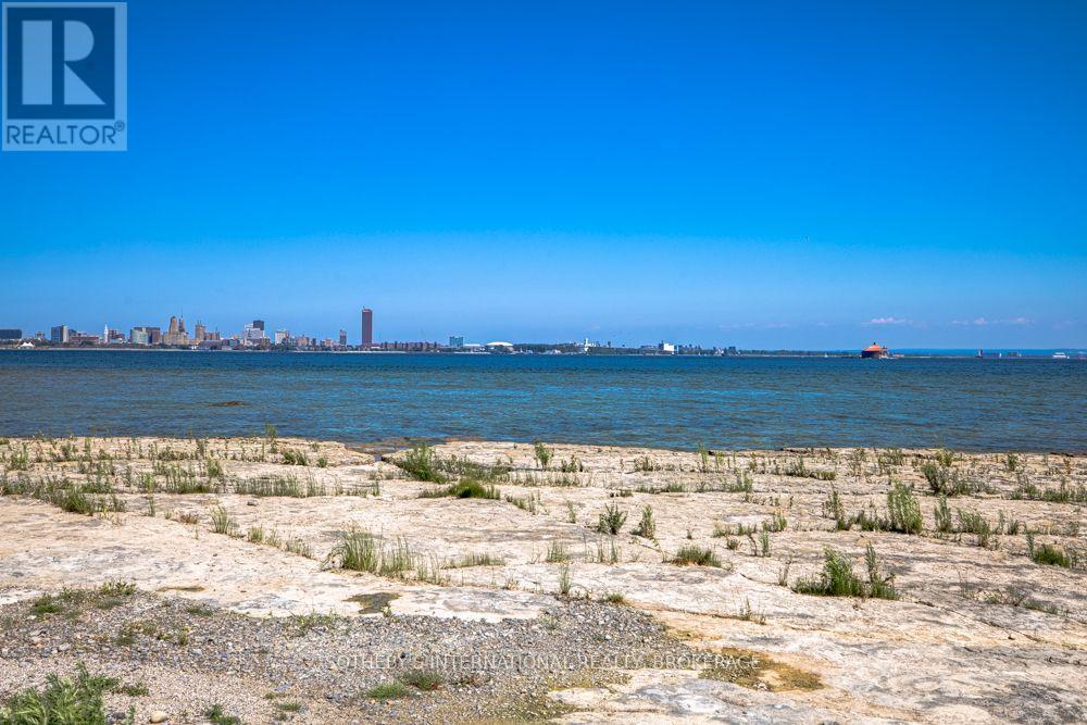 Ss Lakeshore Road, Fort Erie, Ontario  L2A 1B8 - Photo 2 - X13571812