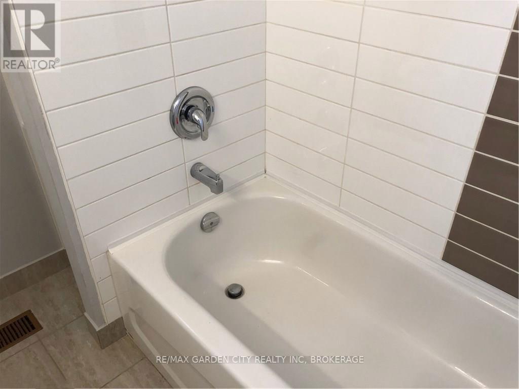 29 St. Hilda's Court, St. Catharines, Ontario  L2R 7H1 - Photo 12 - X13573308