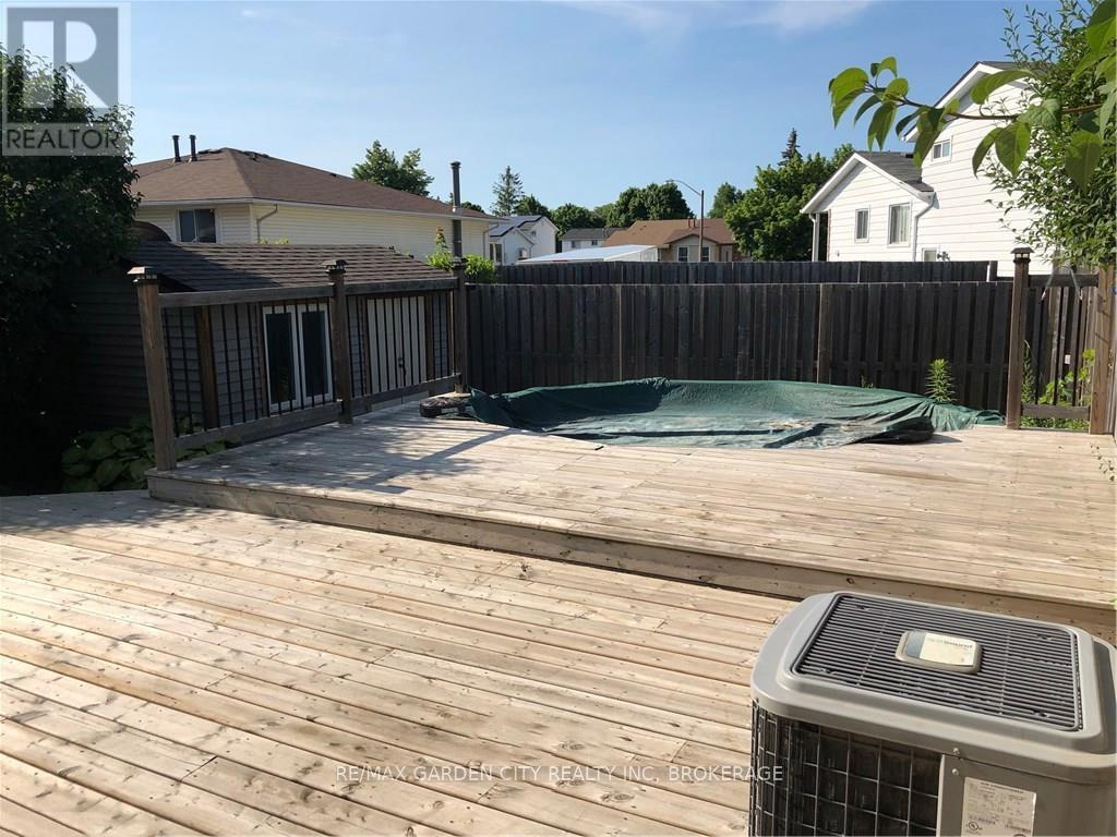 29 St. Hilda's Court, St. Catharines, Ontario  L2R 7H1 - Photo 2 - X13573308