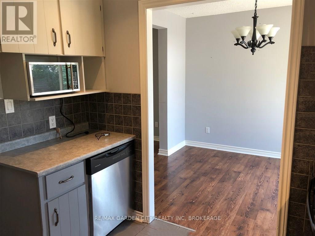 29 St. Hilda's Court, St. Catharines, Ontario  L2R 7H1 - Photo 5 - X13573308