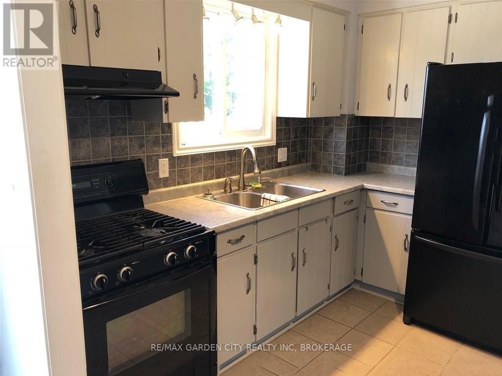 29 St. Hilda's Court, St. Catharines, Ontario  L2R 7H1 - Photo 6 - X13573308
