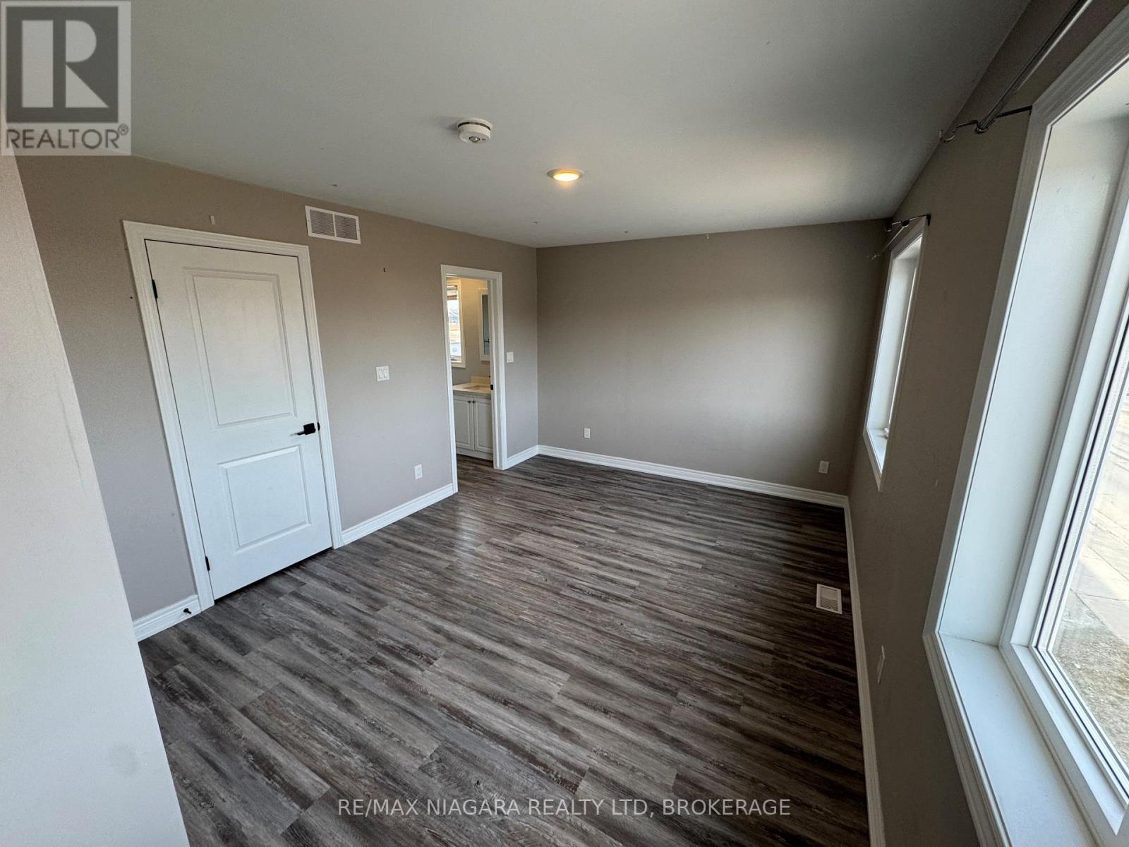 1 Upper - 8196 Mcleod Road, Niagara Falls, Ontario  L2H 3T6 - Photo 10 - X13573718