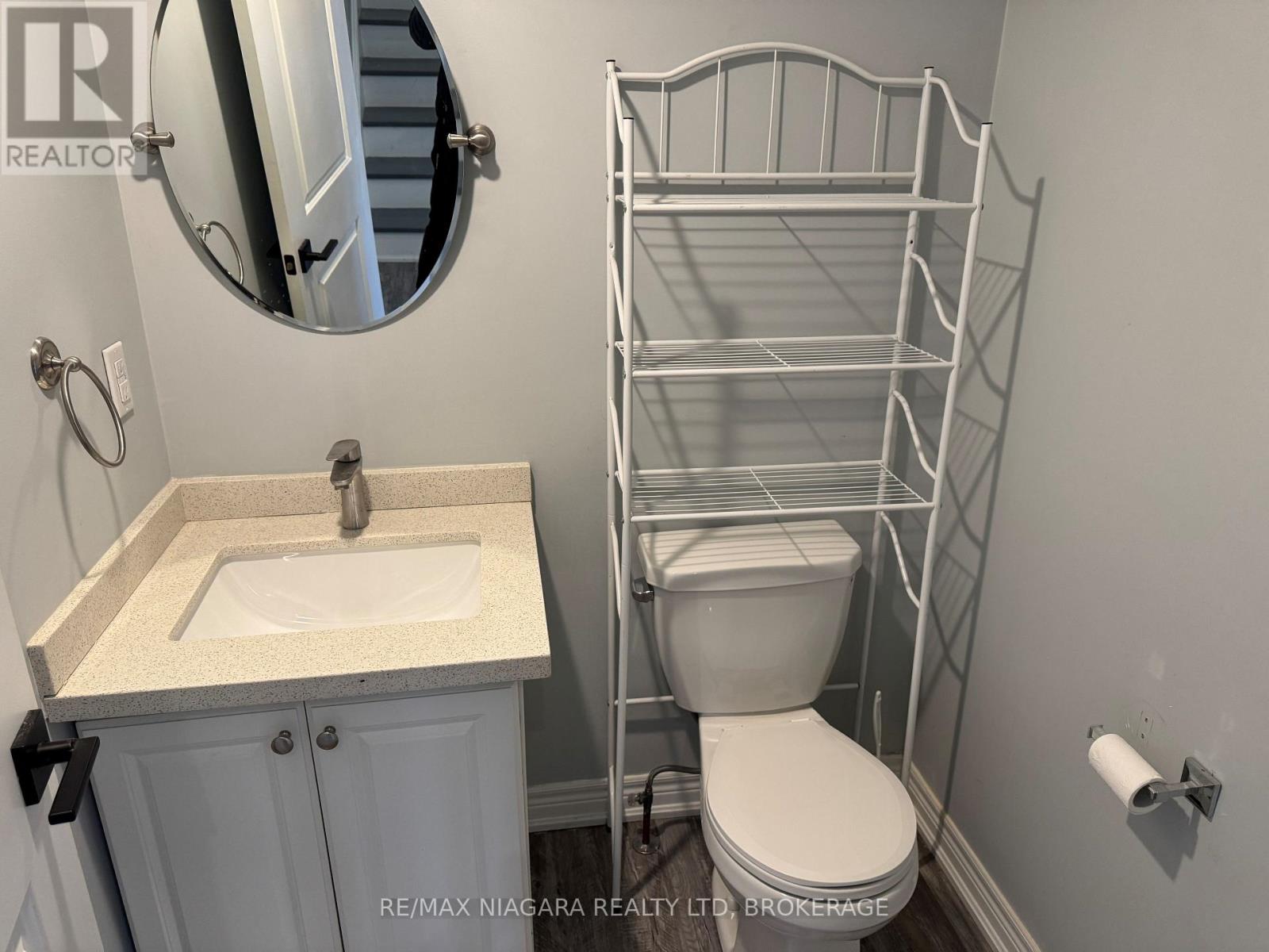 1 Upper - 8196 Mcleod Road, Niagara Falls, Ontario  L2H 3T6 - Photo 13 - X13573718