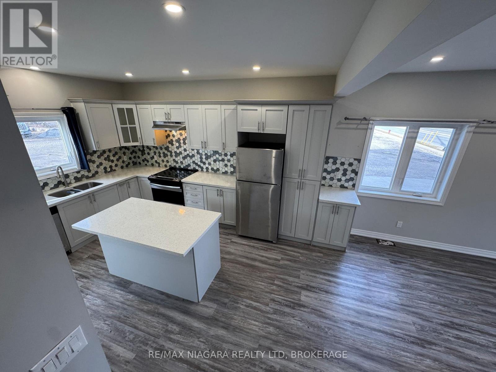 1 Upper - 8196 Mcleod Road, Niagara Falls, Ontario  L2H 3T6 - Photo 15 - X13573718