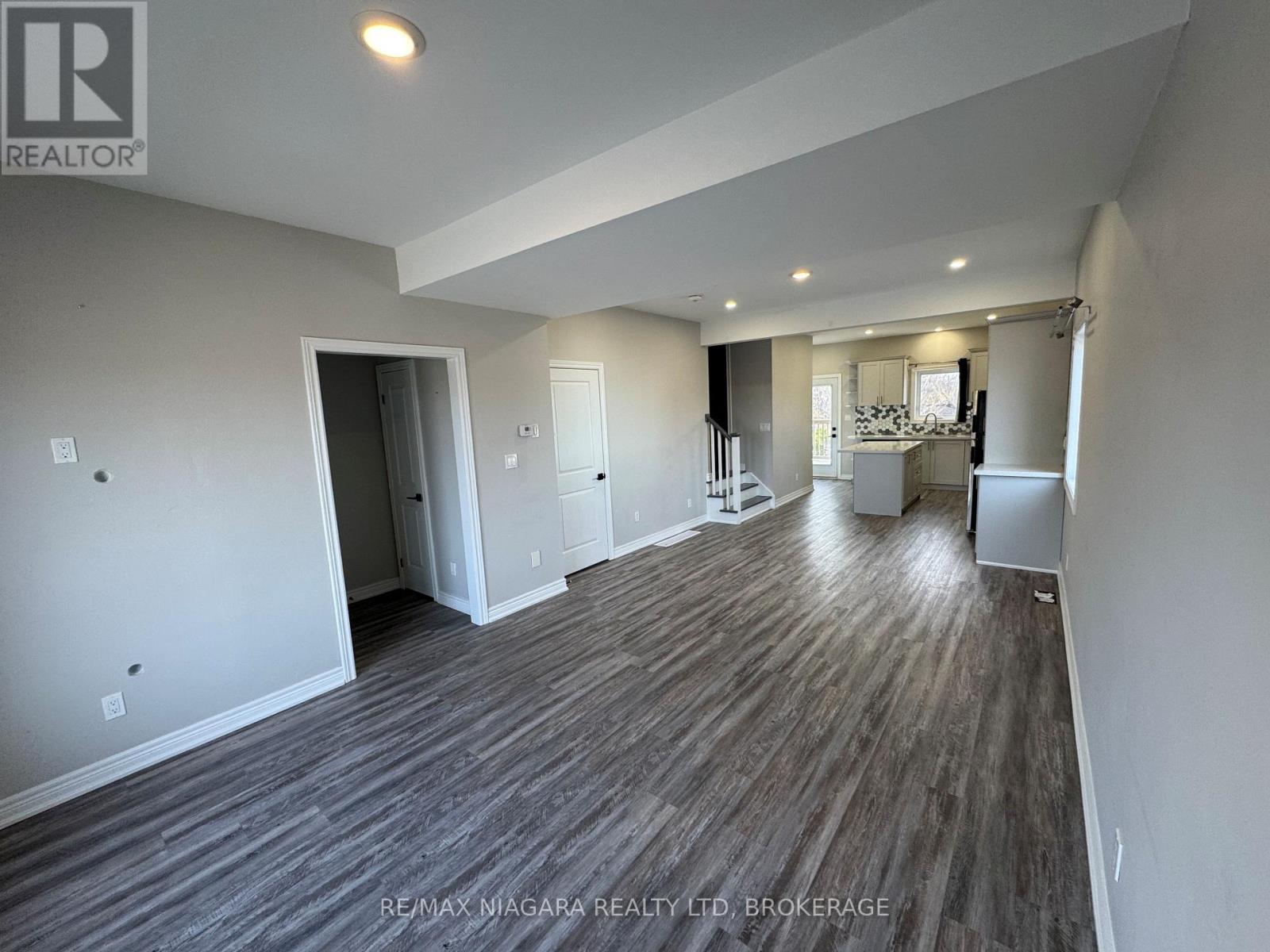 1 Upper - 8196 Mcleod Road, Niagara Falls, Ontario  L2H 3T6 - Photo 4 - X13573718
