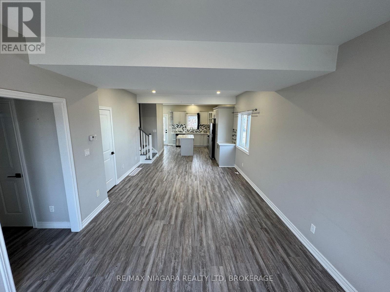 1 Upper - 8196 Mcleod Road, Niagara Falls, Ontario  L2H 3T6 - Photo 5 - X13573718