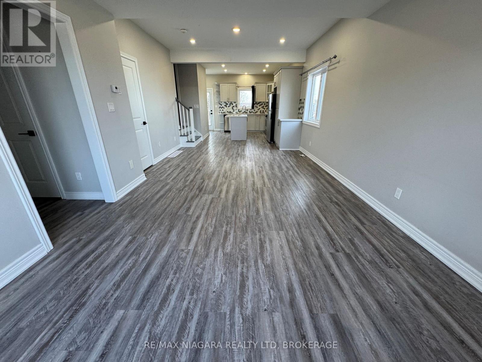 1 Upper - 8196 Mcleod Road, Niagara Falls, Ontario  L2H 3T6 - Photo 6 - X13573718