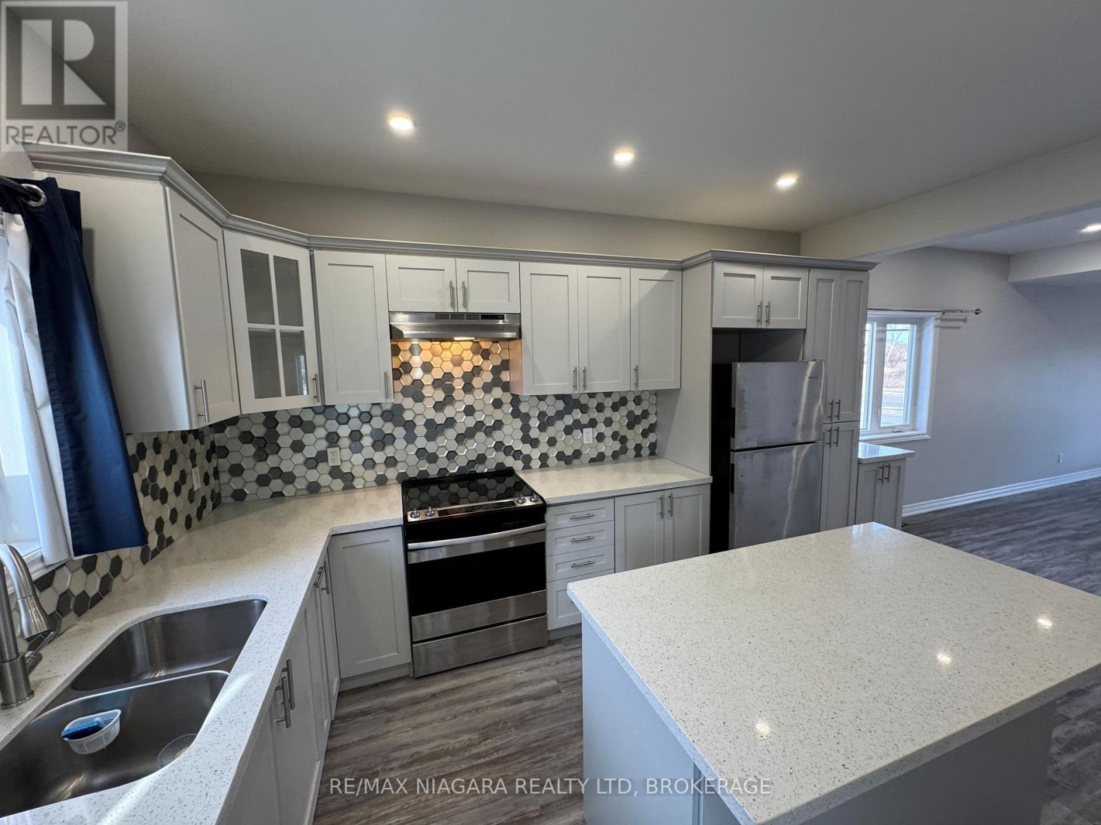 1 Upper - 8196 Mcleod Road, Niagara Falls, Ontario  L2H 3T6 - Photo 8 - X13573718