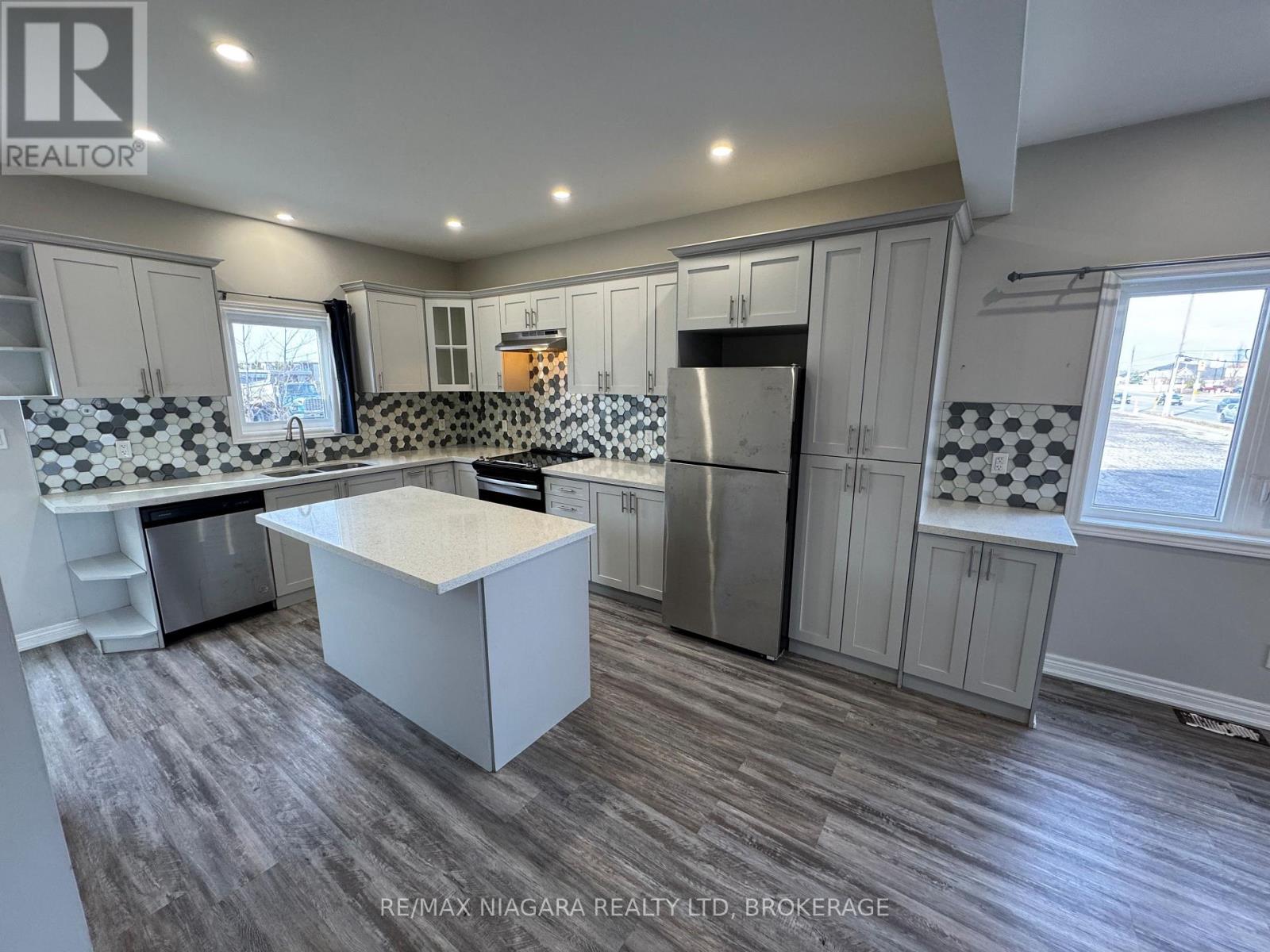 1 Upper - 8196 Mcleod Road, Niagara Falls, Ontario  L2H 3T6 - Photo 9 - X13573718