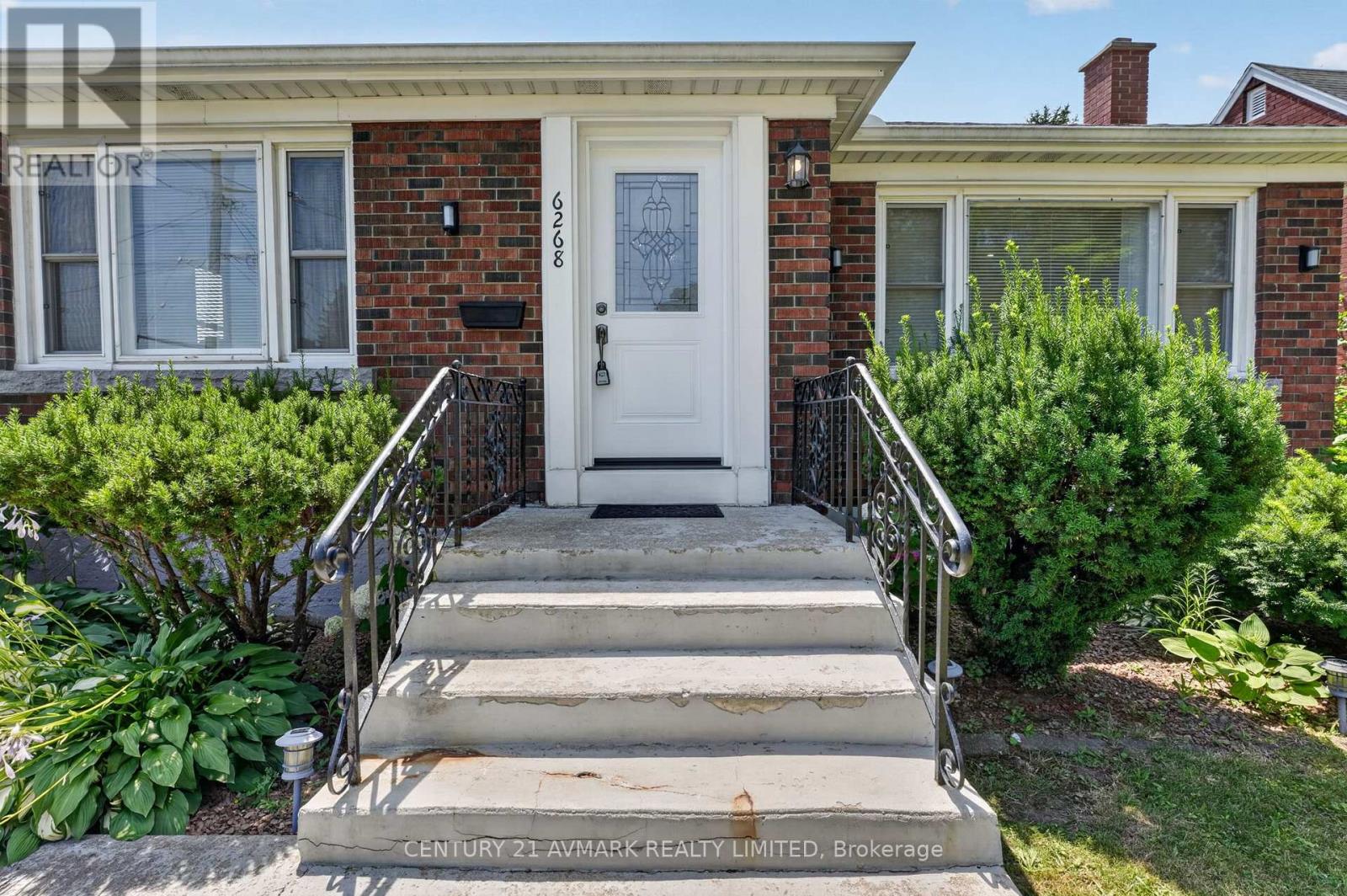 6268 Corwin Crescent, Niagara Falls, Ontario  L2G 2M1 - Photo 2 - X13574296