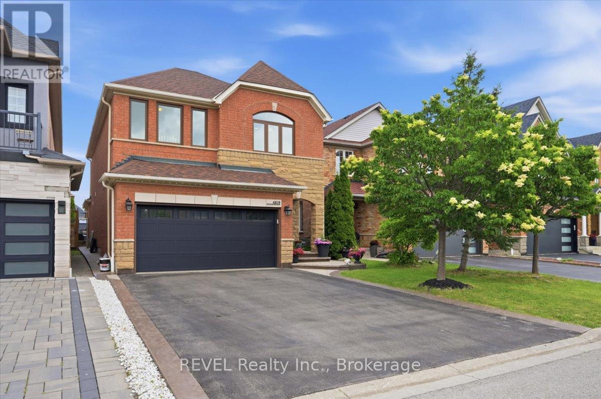4819 Bloomburg Drive, Mississauga, Ontario  L5M 7K4 - Photo 2 - W13574378