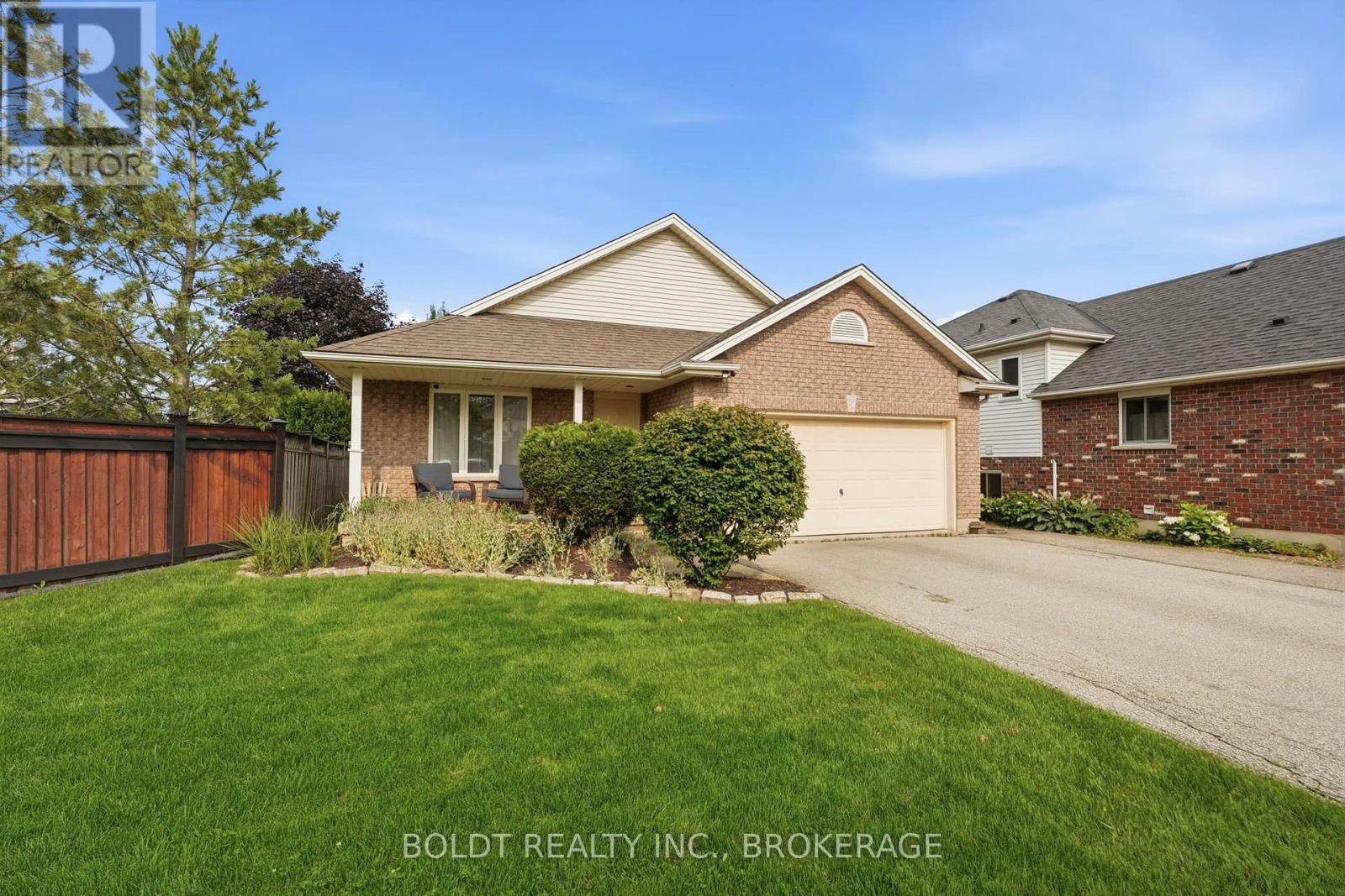 22 Graves Crescent, St. Catharines, Ontario  L2S 3Z6 - Photo 3 - X13574508