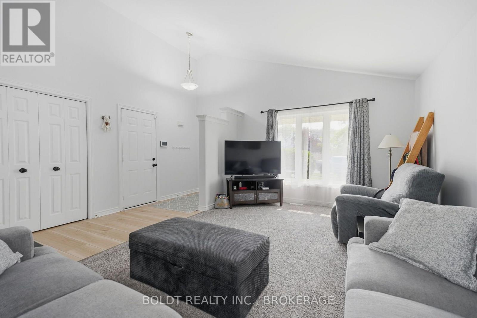 22 Graves Crescent, St. Catharines, Ontario  L2S 3Z6 - Photo 9 - X13574508