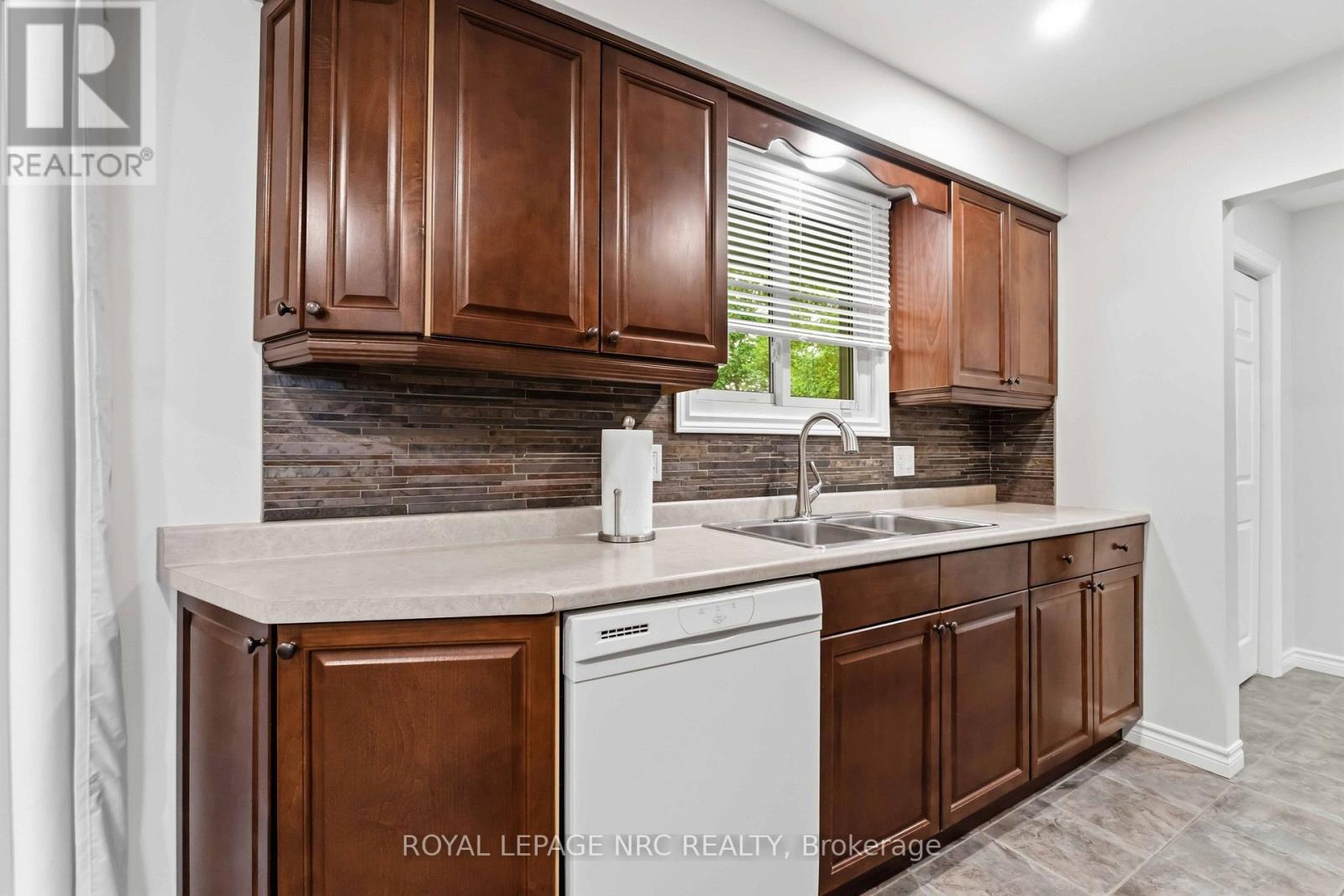 18 October Drive, St. Catharines, Ontario  L2N 6T2 - Photo 10 - X13575188